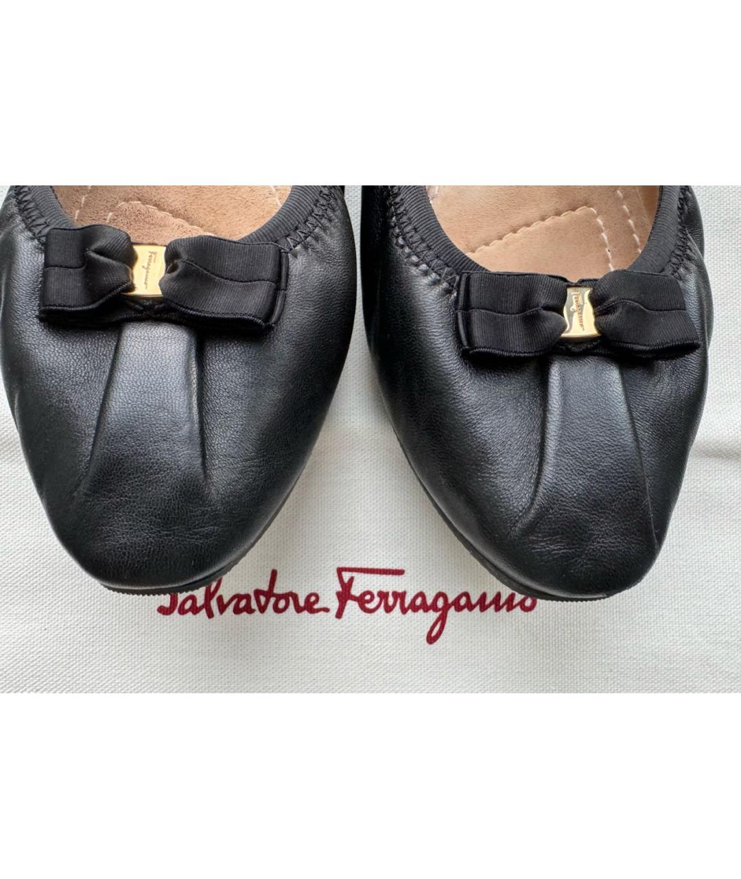FERRAGAMO Черные кожаные балетки, фото 5