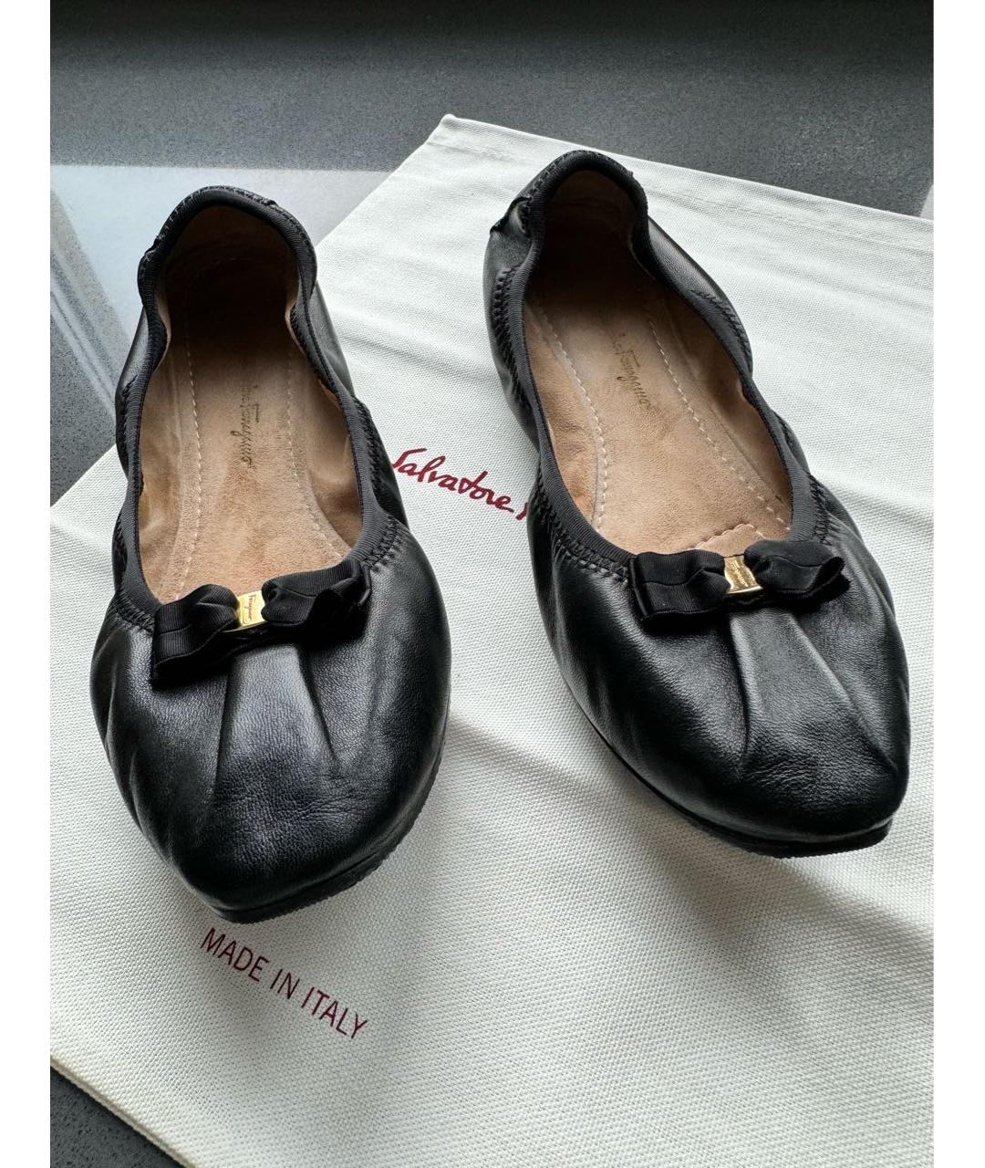 FERRAGAMO Черные кожаные балетки, фото 6