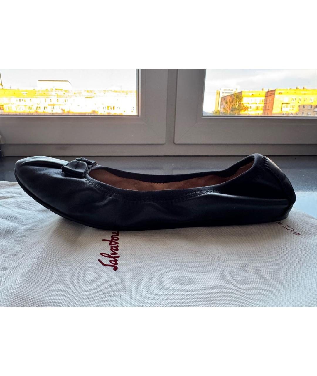 FERRAGAMO Черные кожаные балетки, фото 3