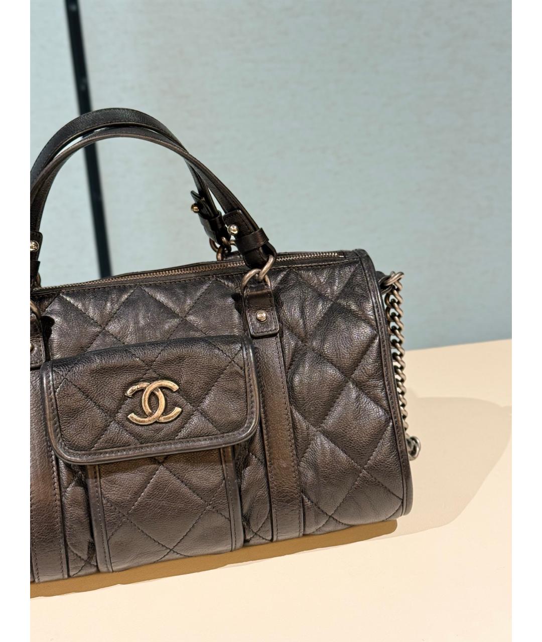 CHANEL Черная кожаная сумка с короткими ручками, фото 2