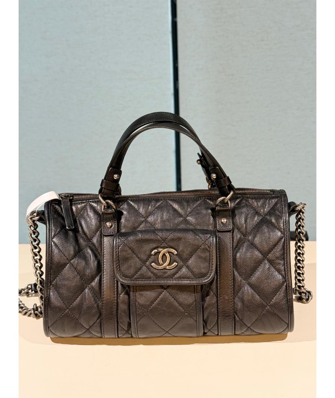 CHANEL Черная кожаная сумка с короткими ручками, фото 8