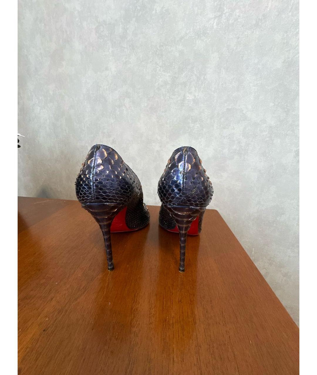 CHRISTIAN LOUBOUTIN Темно-синие туфли из экзотической кожи, фото 4