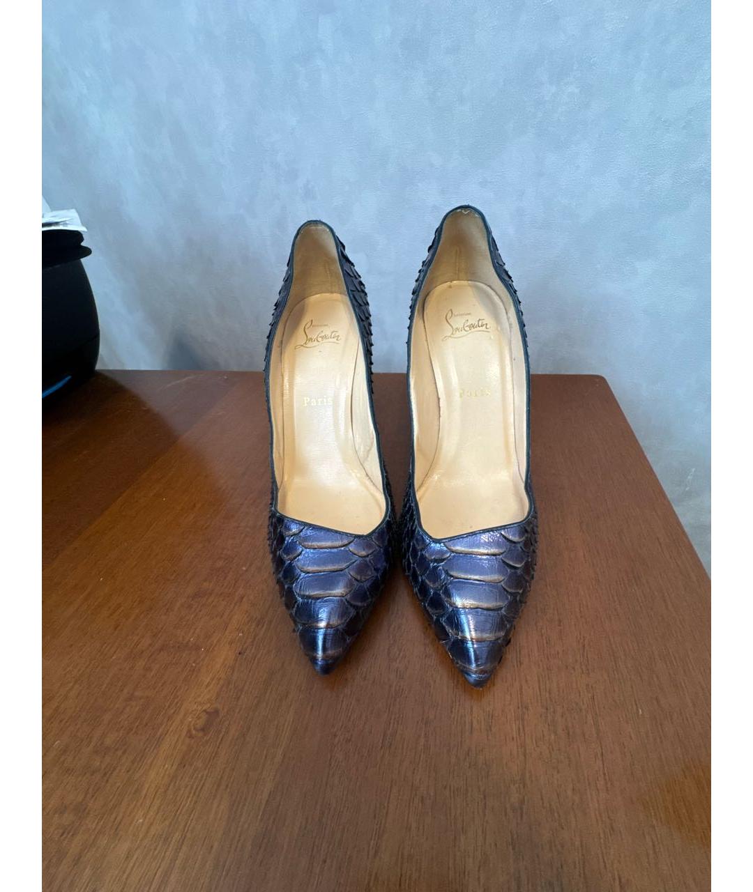 CHRISTIAN LOUBOUTIN Темно-синие туфли из экзотической кожи, фото 2