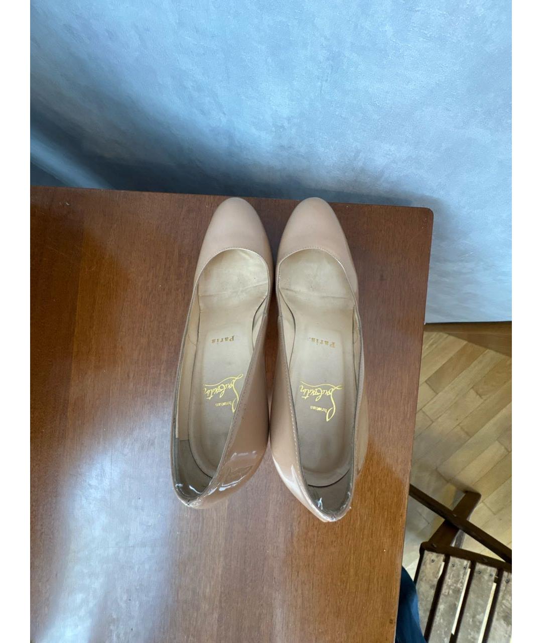 CHRISTIAN LOUBOUTIN Бежевые туфли из лакированной кожи, фото 3