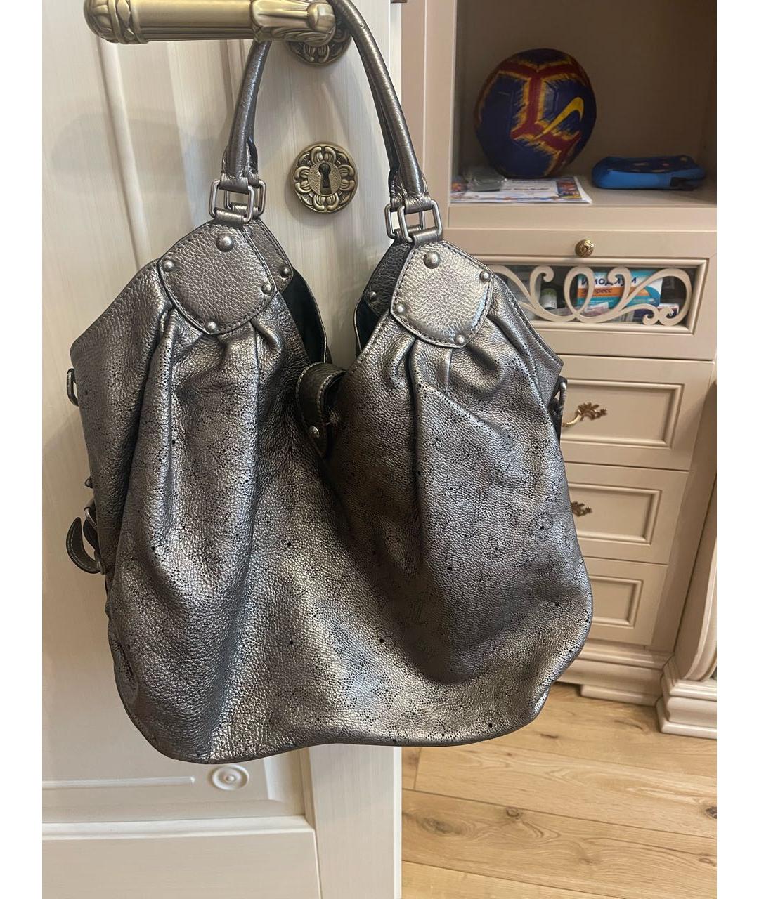 LOUIS VUITTON Серебряная кожаная сумка с короткими ручками, фото 3
