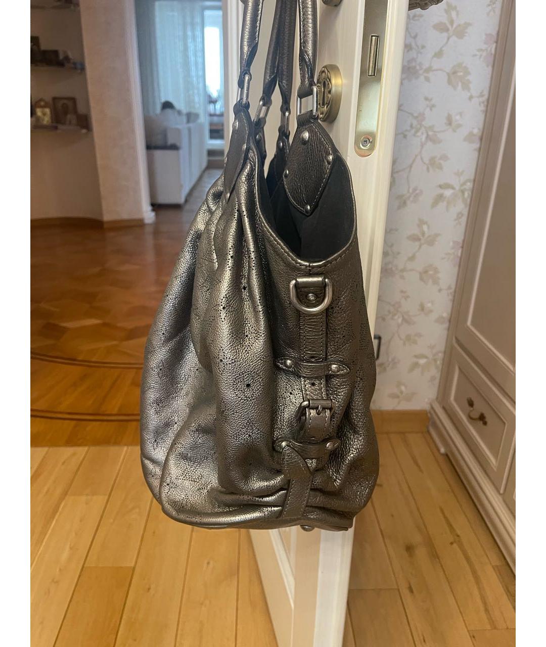 LOUIS VUITTON Серебряная кожаная сумка с короткими ручками, фото 2