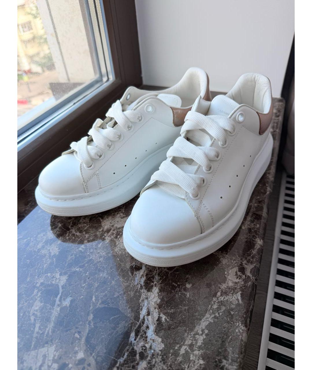MCQ ALEXANDER MCQUEEN Белые кожаные кеды, фото 6