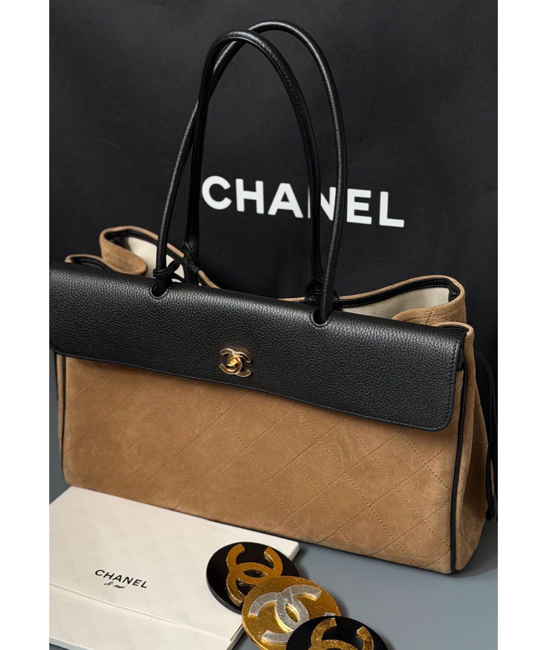 CHANEL Коричневая замшевая сумка через плечо, фото 2