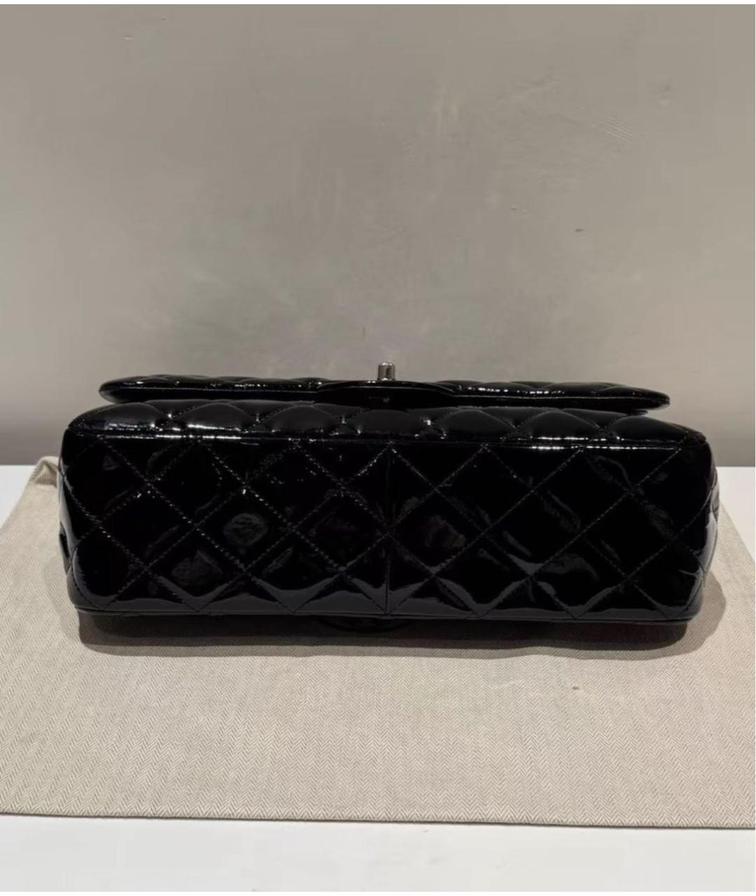 CHANEL Черная сумка через плечо из лакированной кожи, фото 3