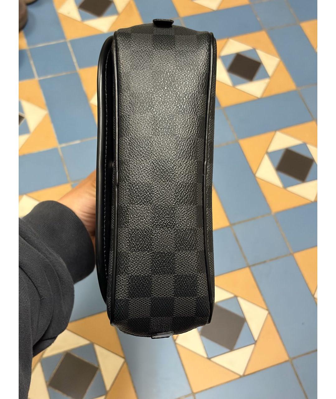 LOUIS VUITTON Черная косметичка, фото 6