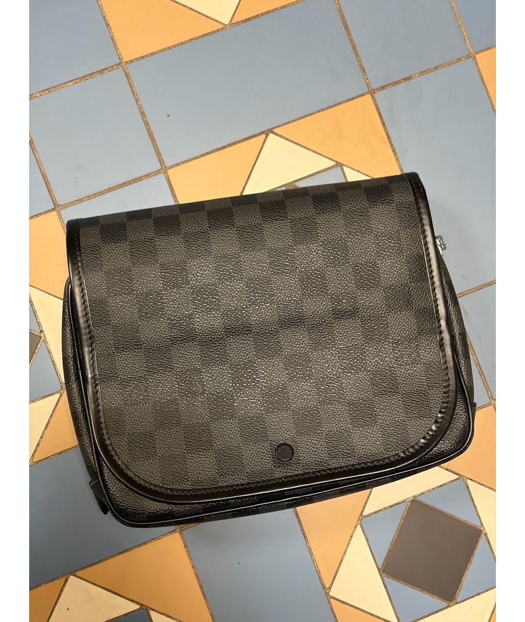 LOUIS VUITTON Черная косметичка, фото 9