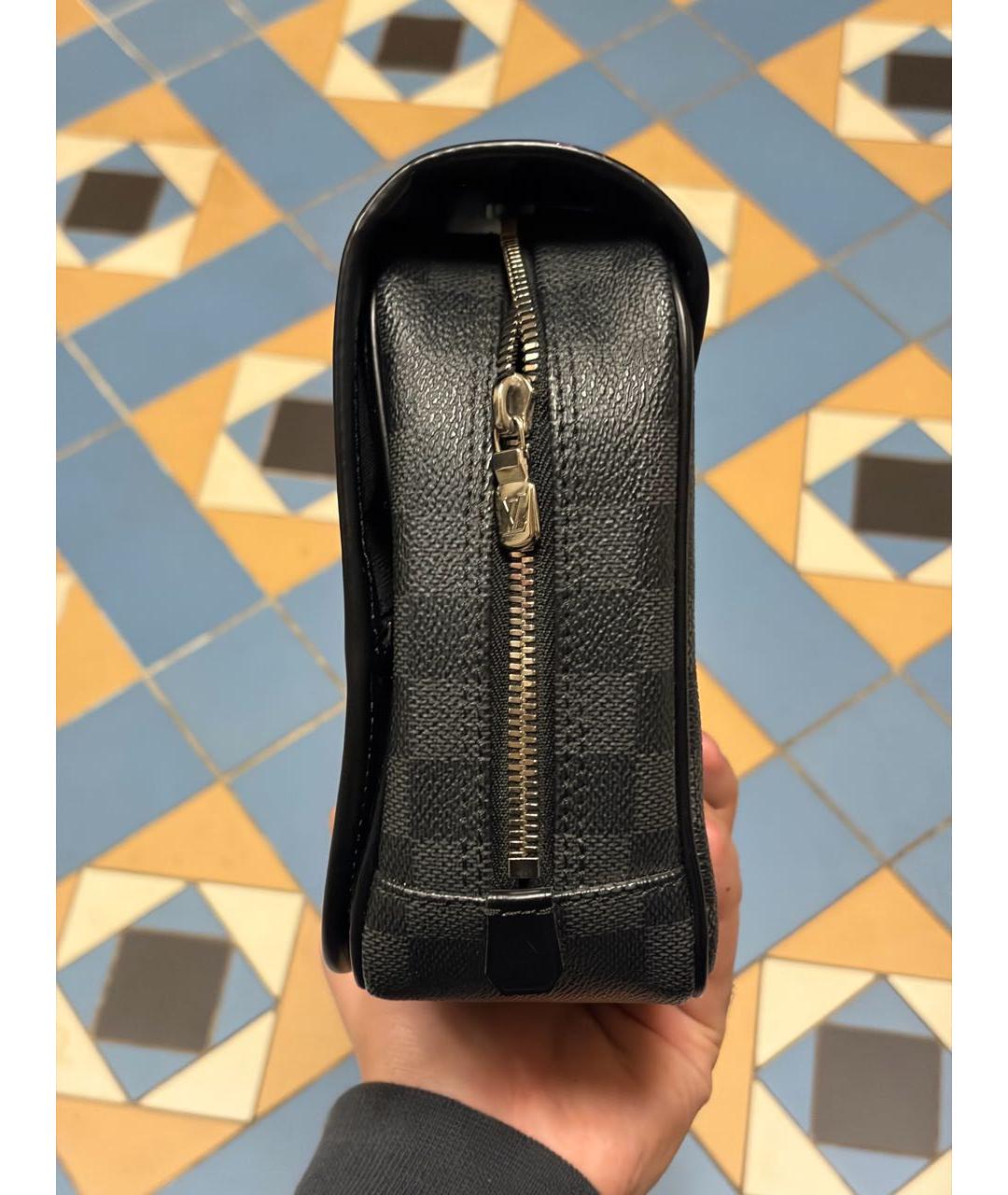 LOUIS VUITTON Черная косметичка, фото 4
