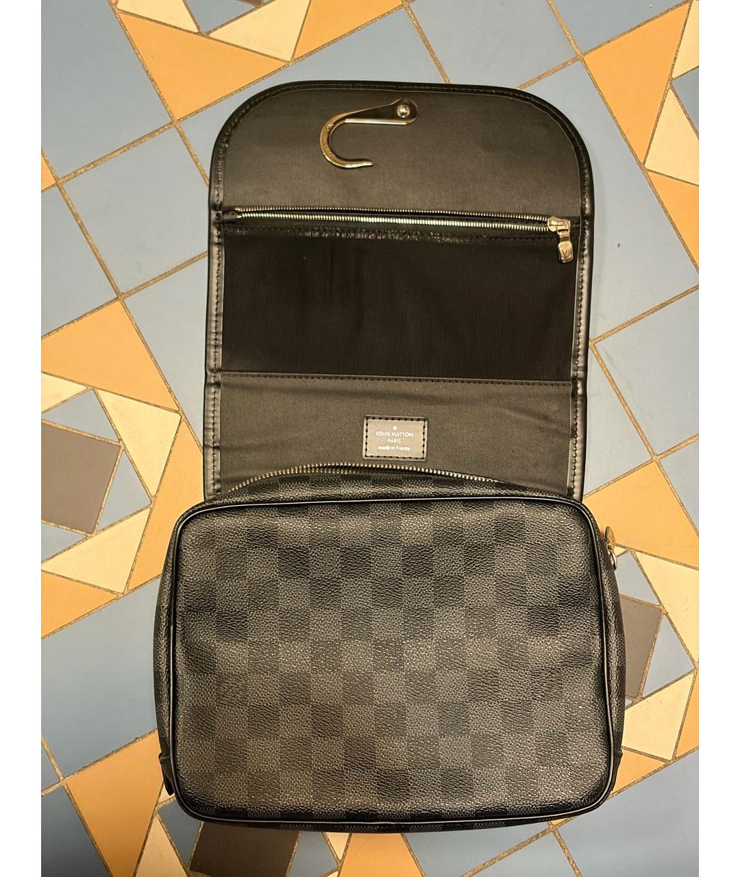 LOUIS VUITTON Черная косметичка, фото 2