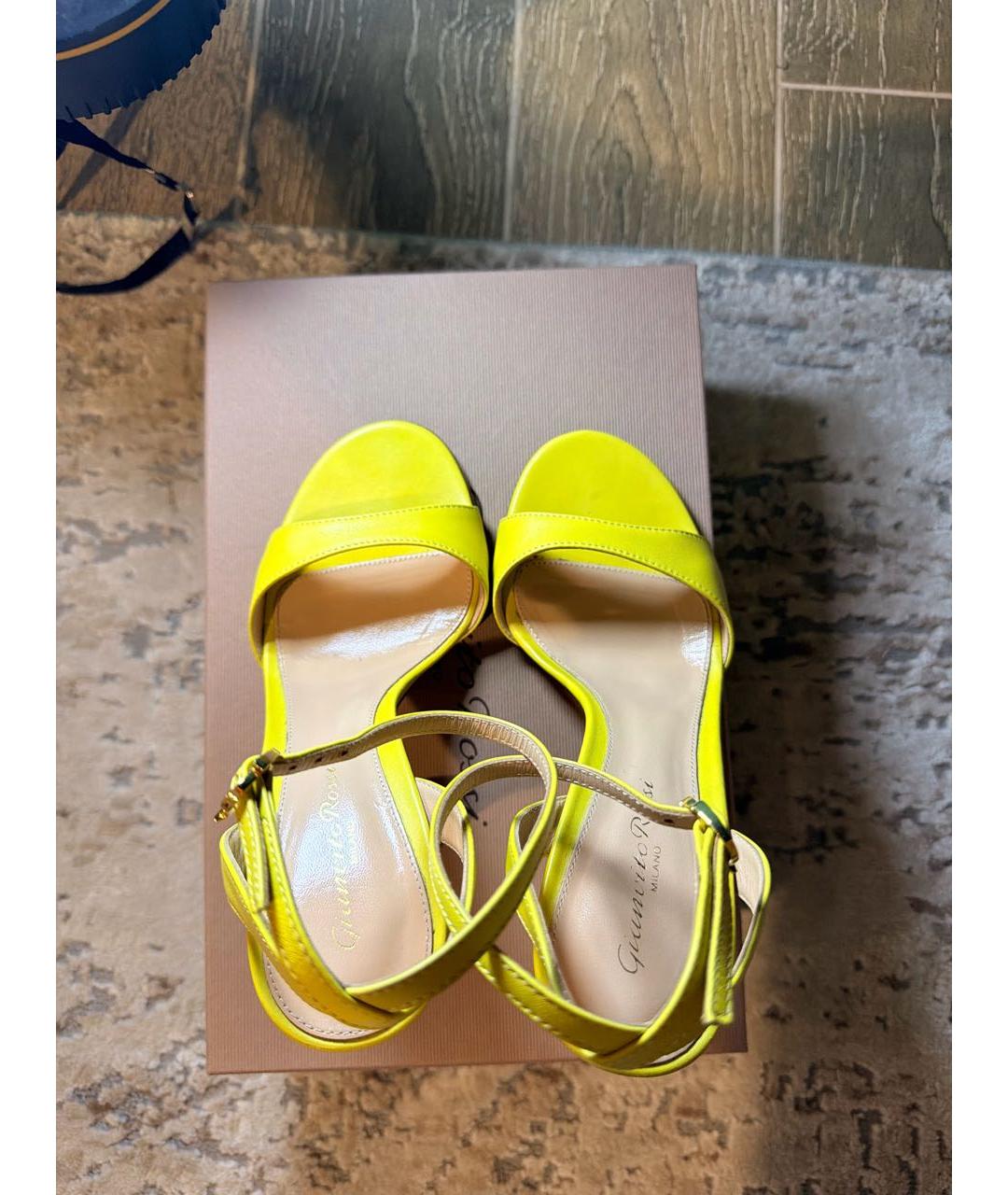 GIANVITO ROSSI Желтые кожаные босоножки, фото 3
