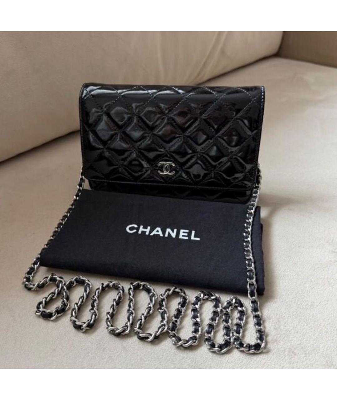 CHANEL Черная сумка через плечо из лакированной кожи, фото 9