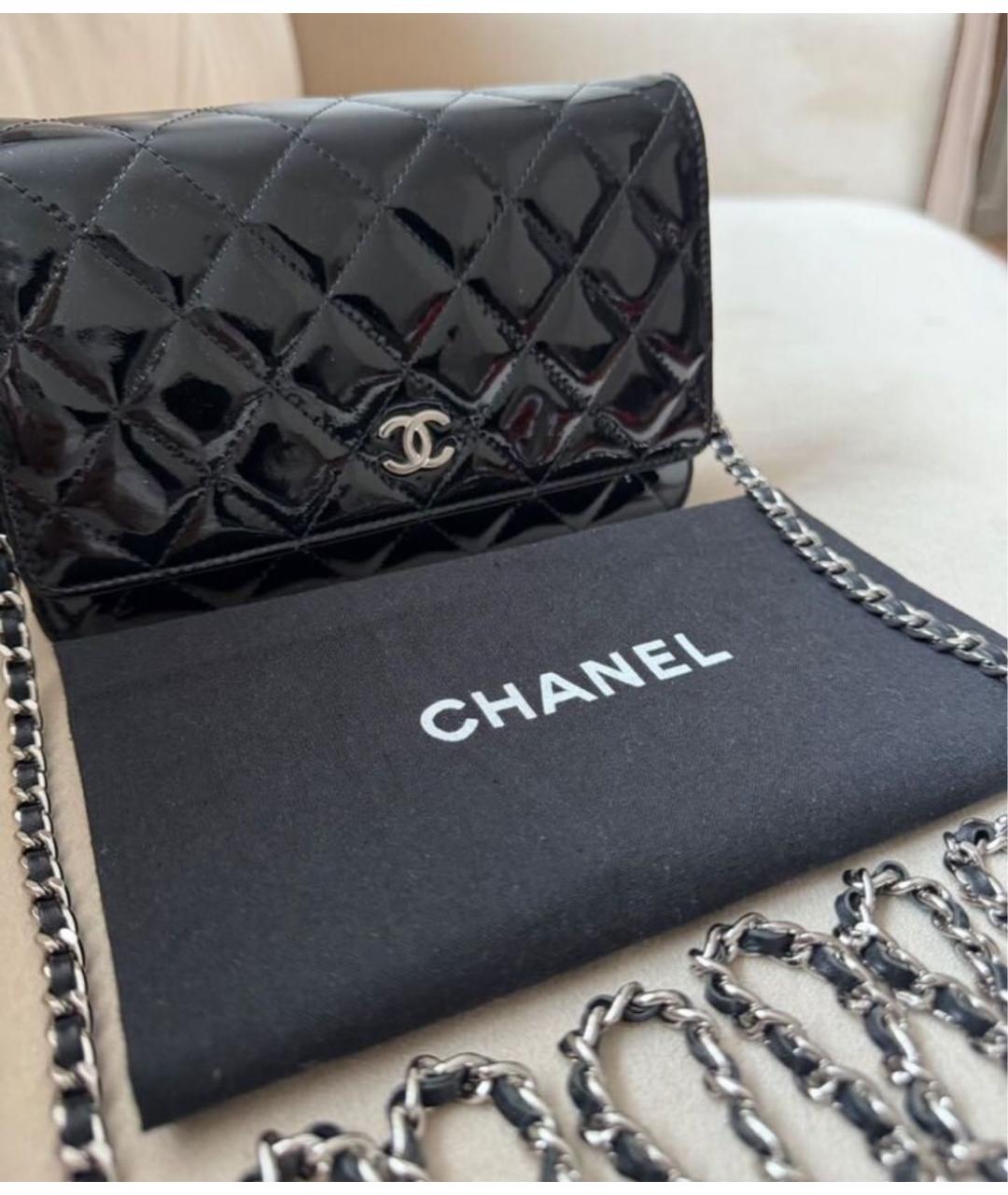 CHANEL Черная сумка через плечо из лакированной кожи, фото 3