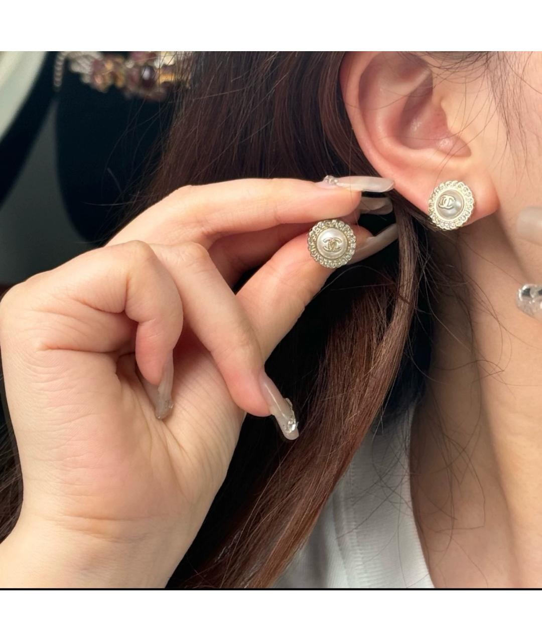CHANEL Белые серьги, фото 3