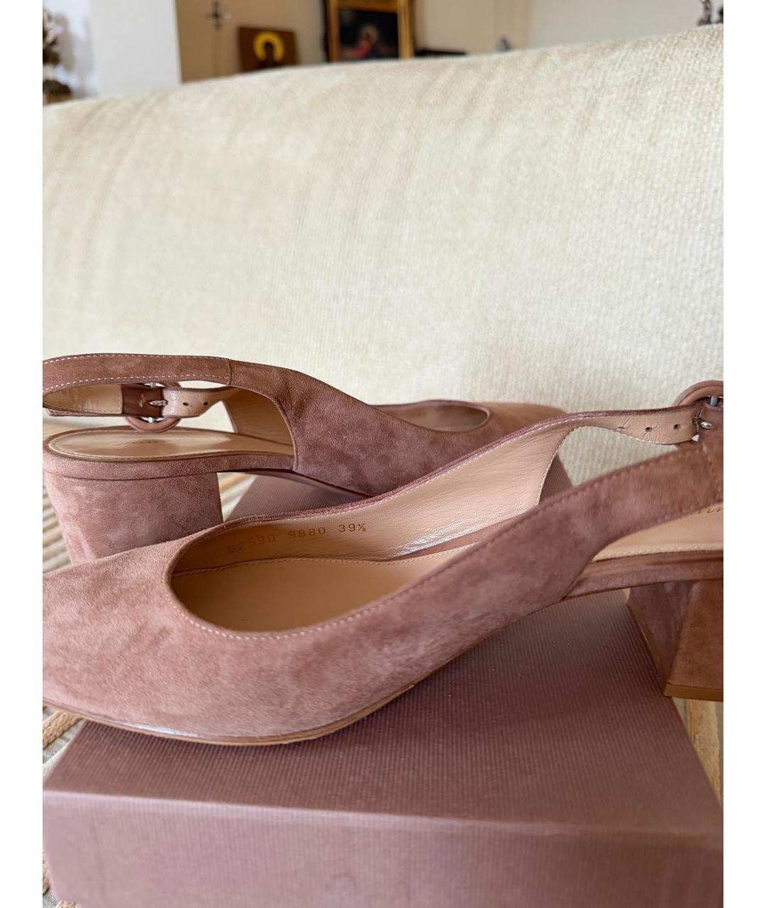 GIANVITO ROSSI Бежевые замшевые лодочки на низком каблуке, фото 7