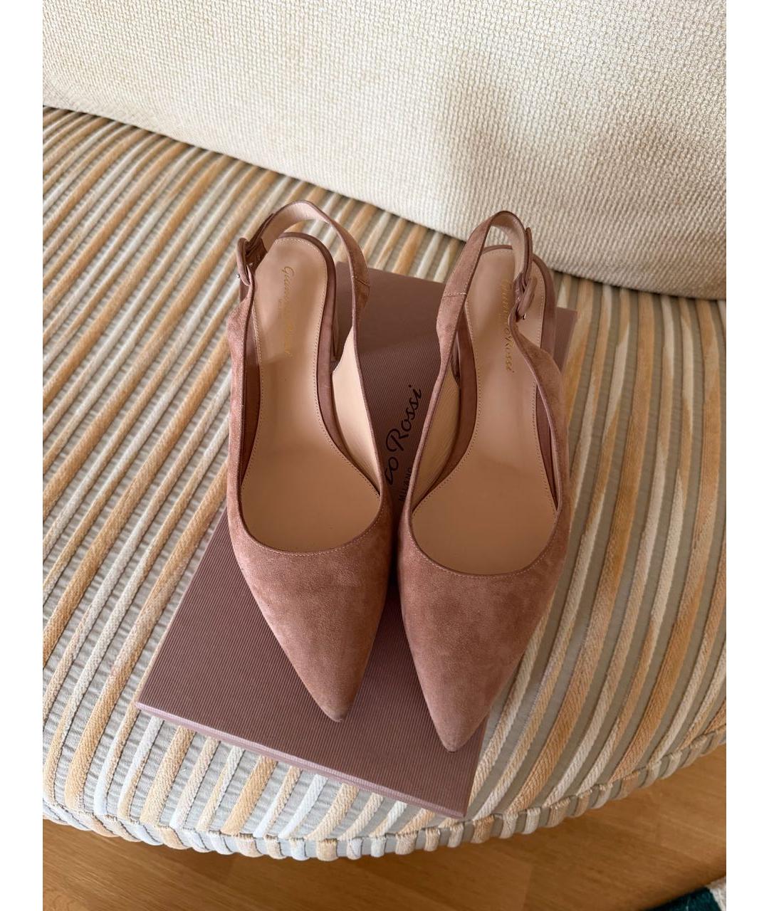 GIANVITO ROSSI Бежевые замшевые лодочки на низком каблуке, фото 4
