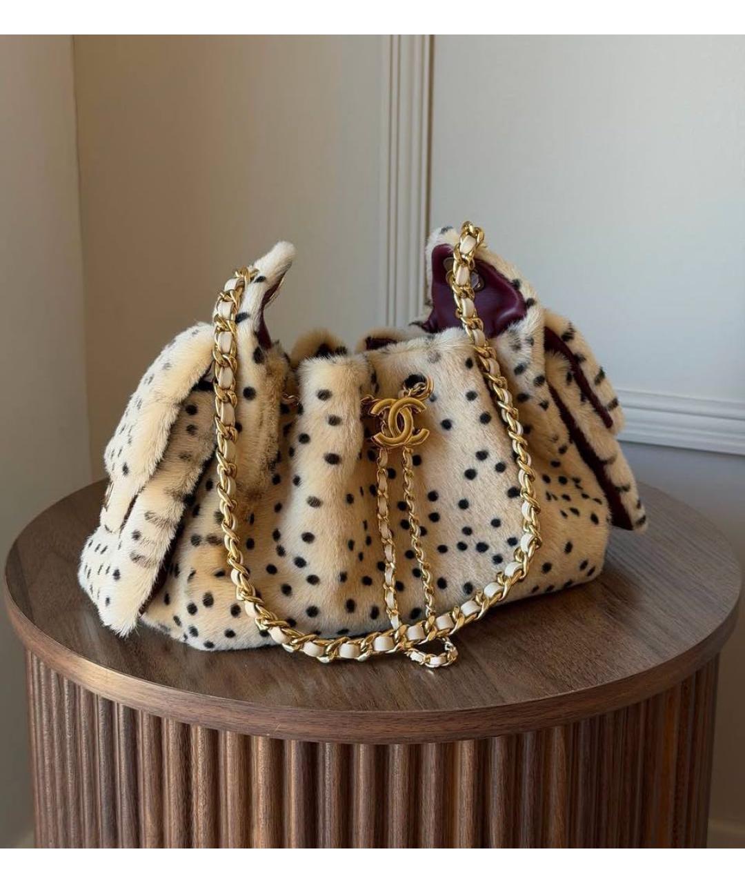 CHANEL Бежевая меховая сумка через плечо, фото 2