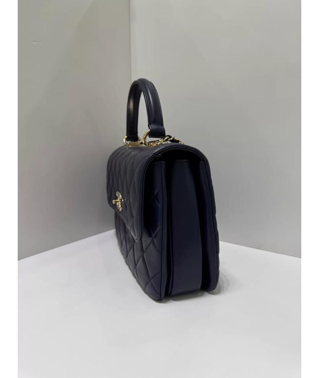 CHANEL Темно-синяя кожаная сумка с короткими ручками, фото 3