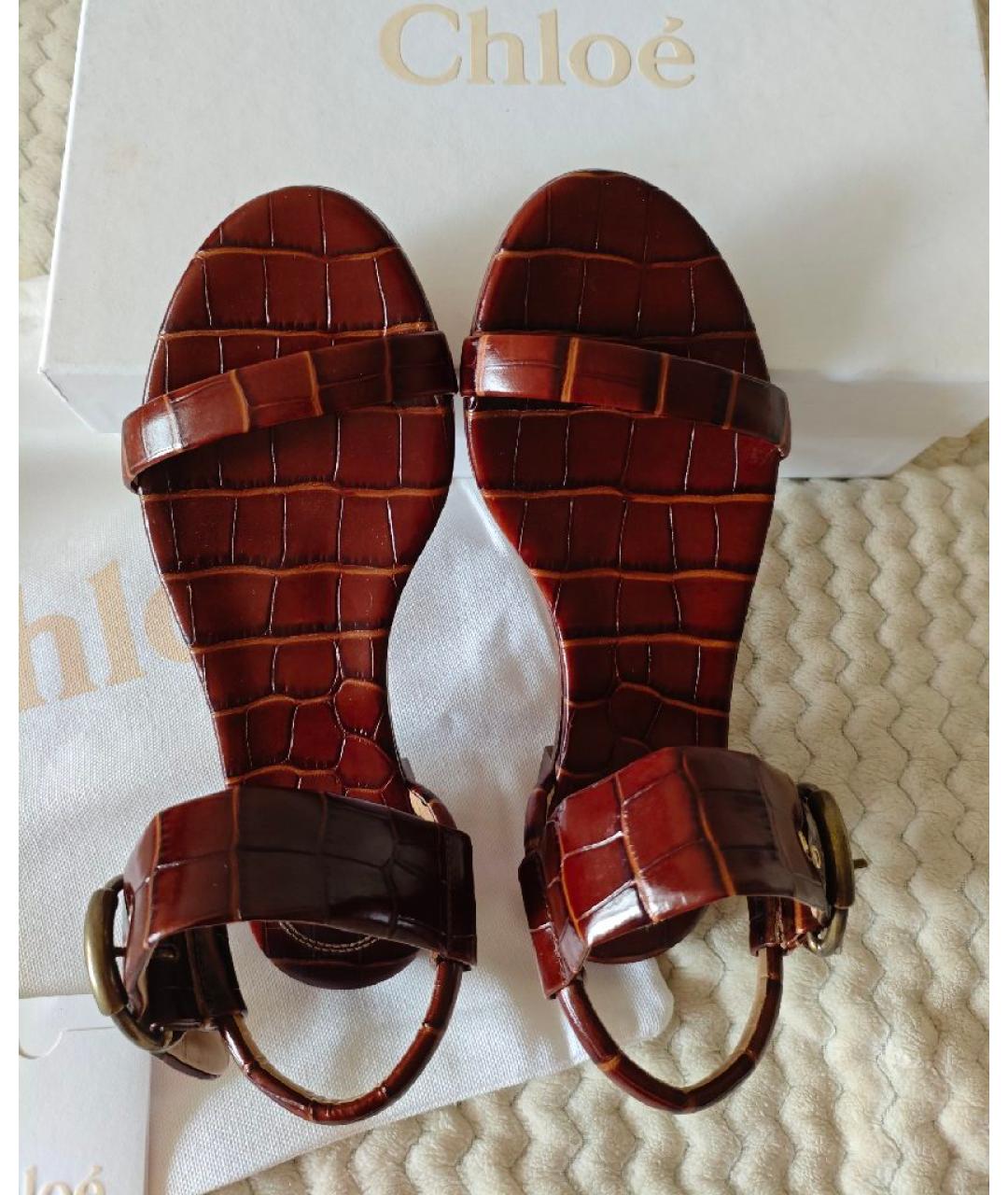 CHLOE Коричневые сандалии из лакированной кожи, фото 6