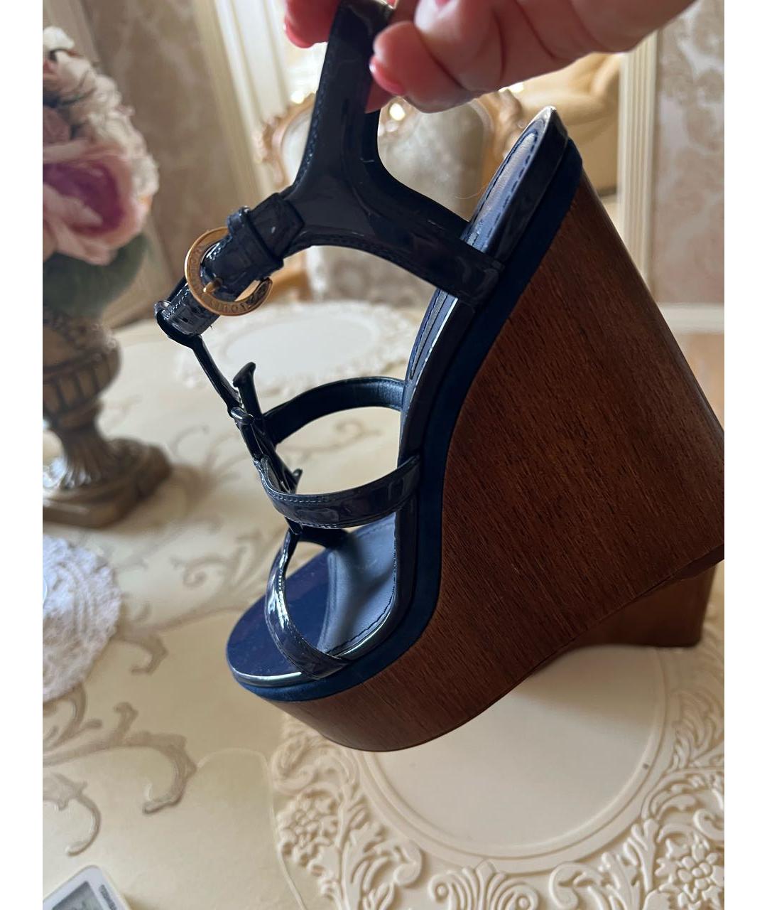 LOUIS VUITTON Темно-синие босоножки из лакированной кожи, фото 4