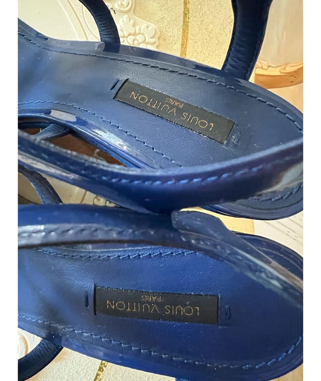 LOUIS VUITTON Темно-синие босоножки из лакированной кожи, фото 7