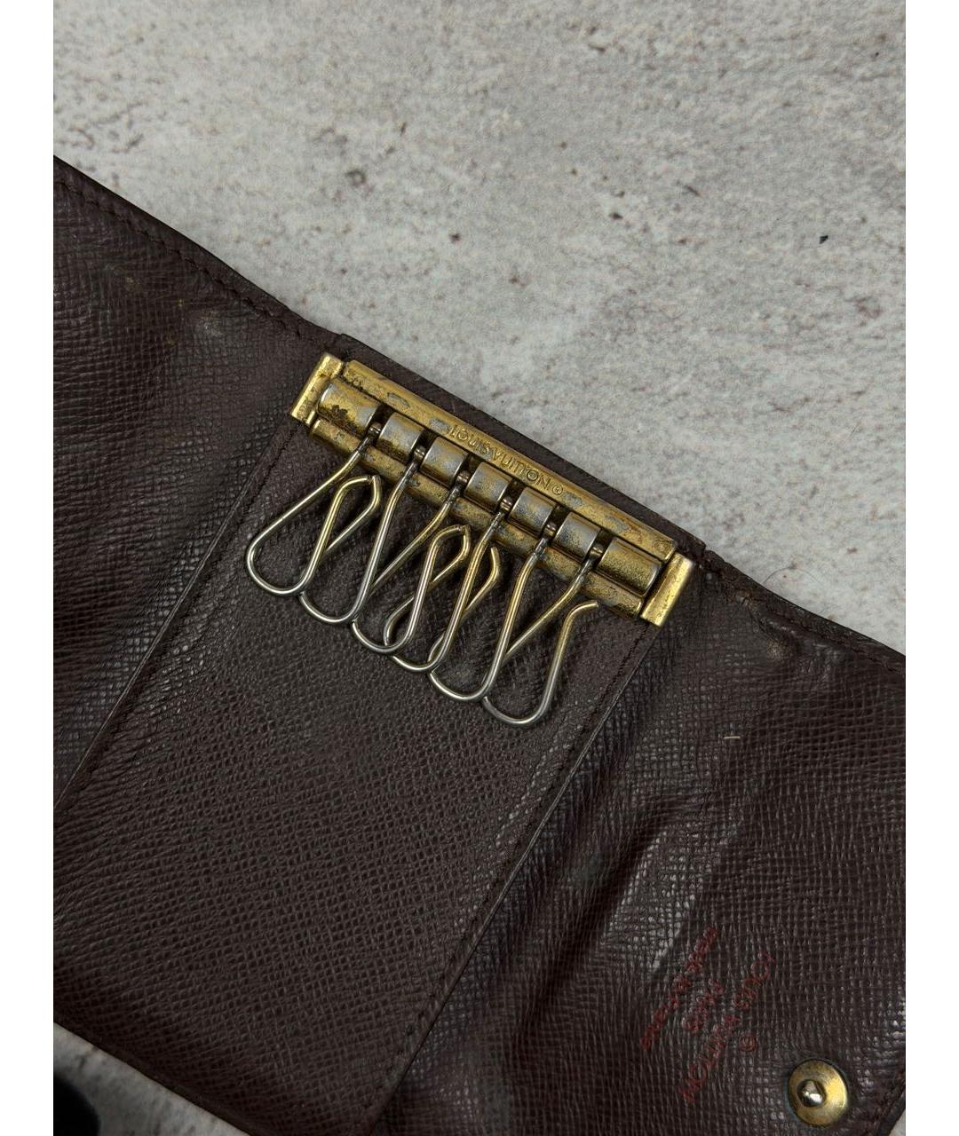LOUIS VUITTON Коричневая ключница, фото 6