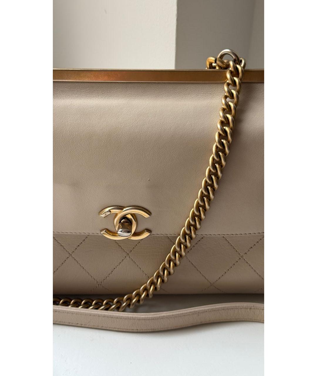 CHANEL Бежевая кожаная сумка через плечо, фото 5