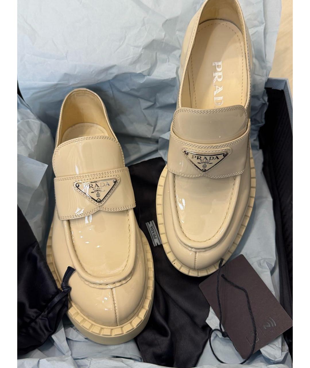 PRADA Бежевые лоферы из лакированной кожи, фото 8