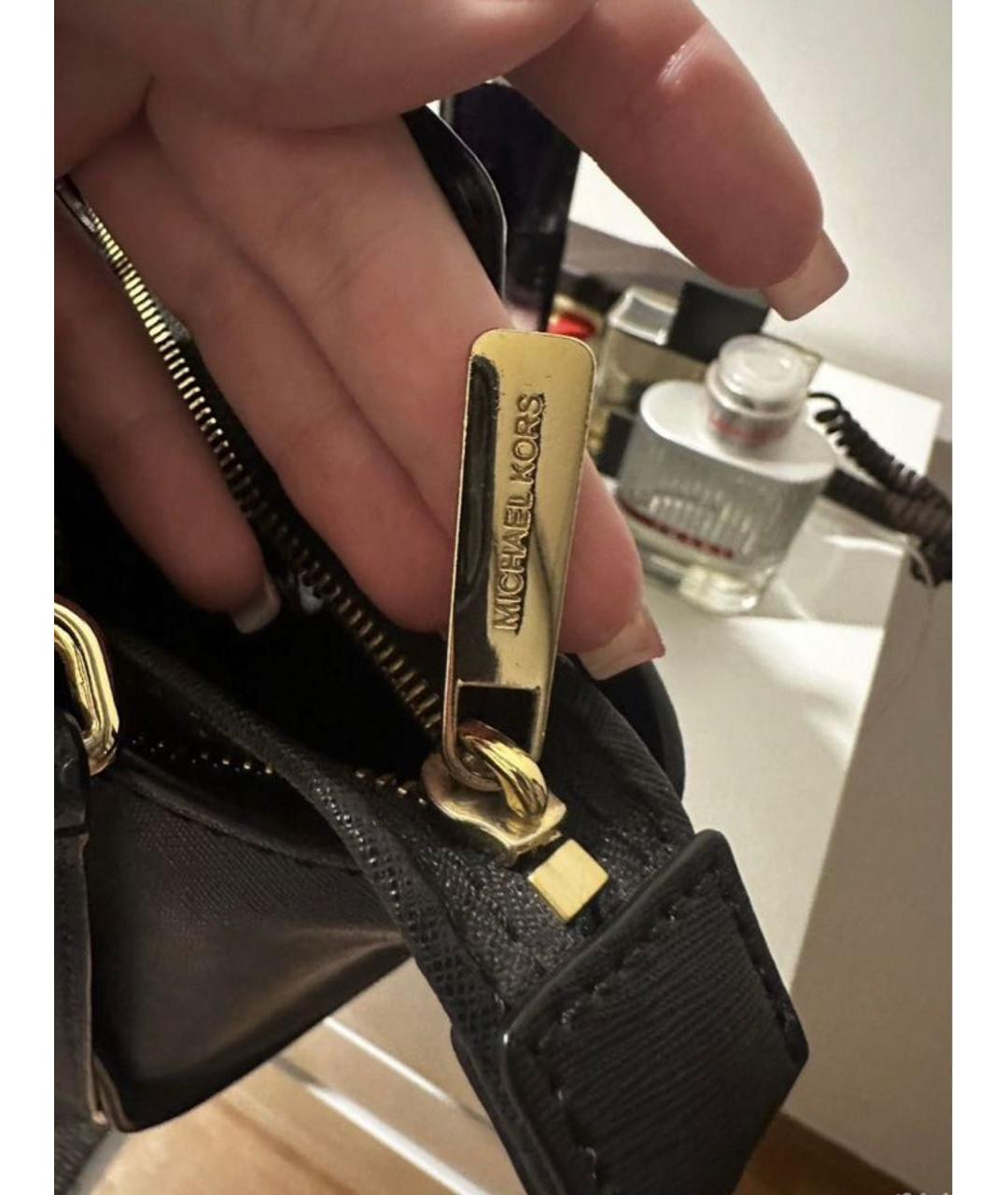 MICHAEL KORS Черная кожаная сумка с короткими ручками, фото 6