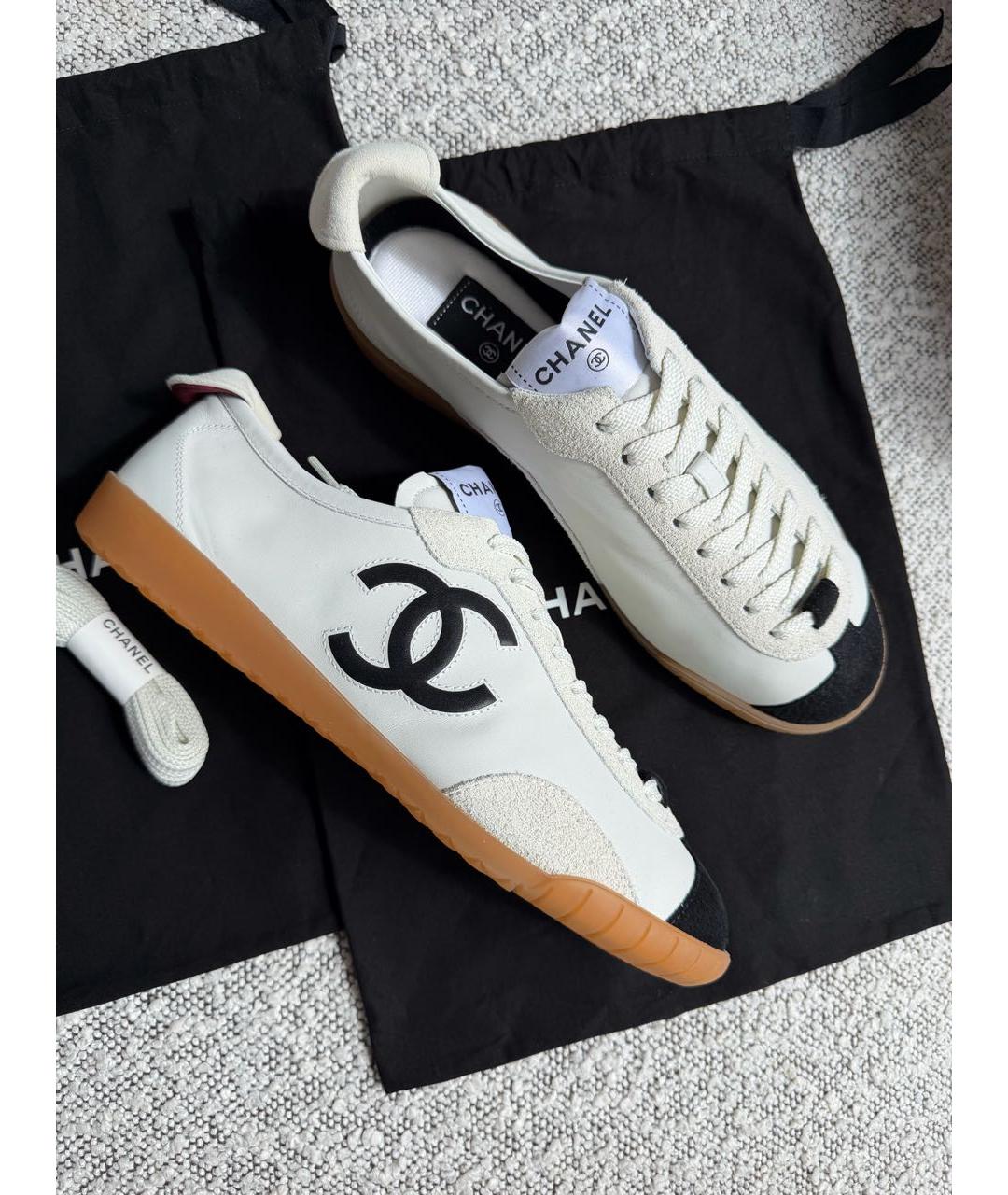 CHANEL Белые кожаные кроссовки, фото 3