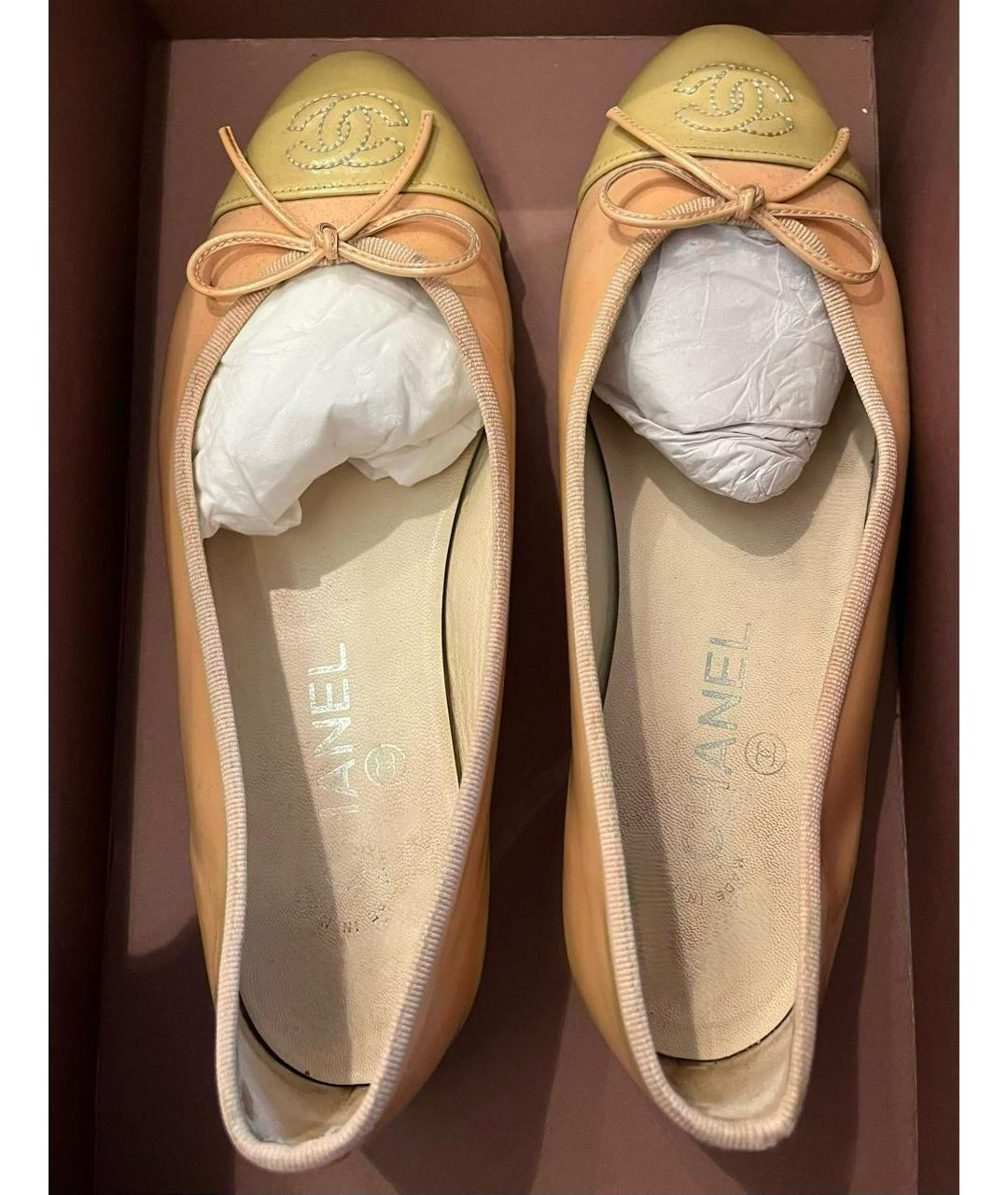 CHANEL Коралловые балетки из лакированной кожи, фото 2