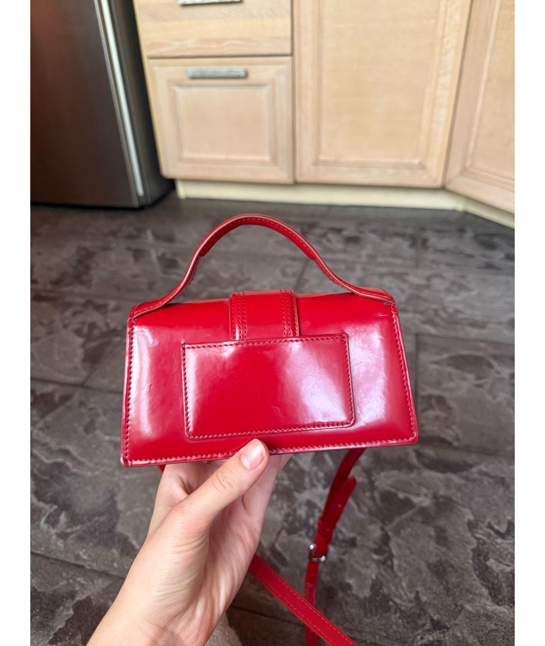 JACQUEMUS Красная сумка с короткими ручками из лакированной кожи, фото 3