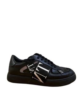 VALENTINO Низкие кроссовки / кеды