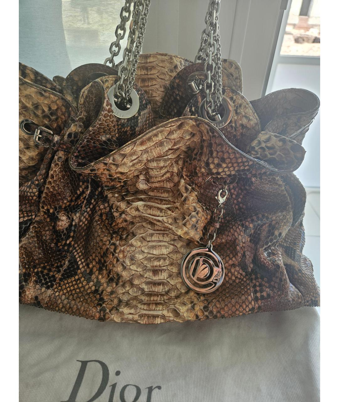 CHRISTIAN DIOR Бежевая сумка с короткими ручками из экзотической кожи, фото 3