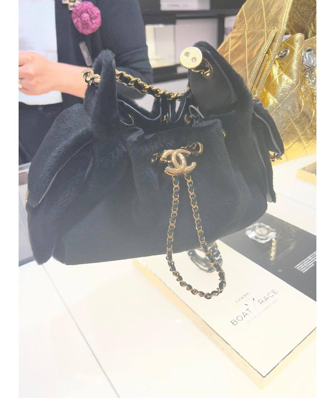 CHANEL Черная меховая сумка с короткими ручками, фото 7