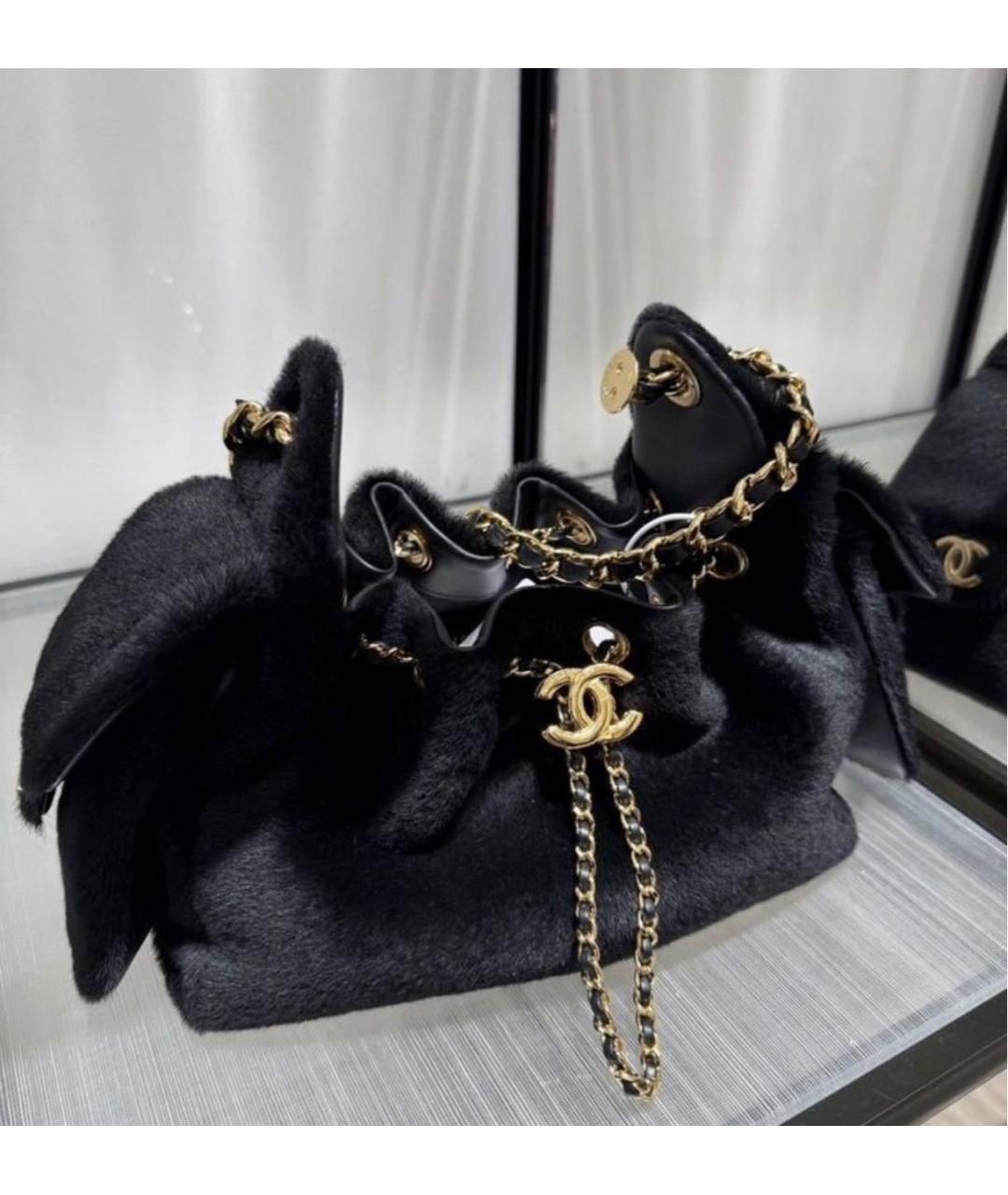 CHANEL Черная меховая сумка с короткими ручками, фото 2