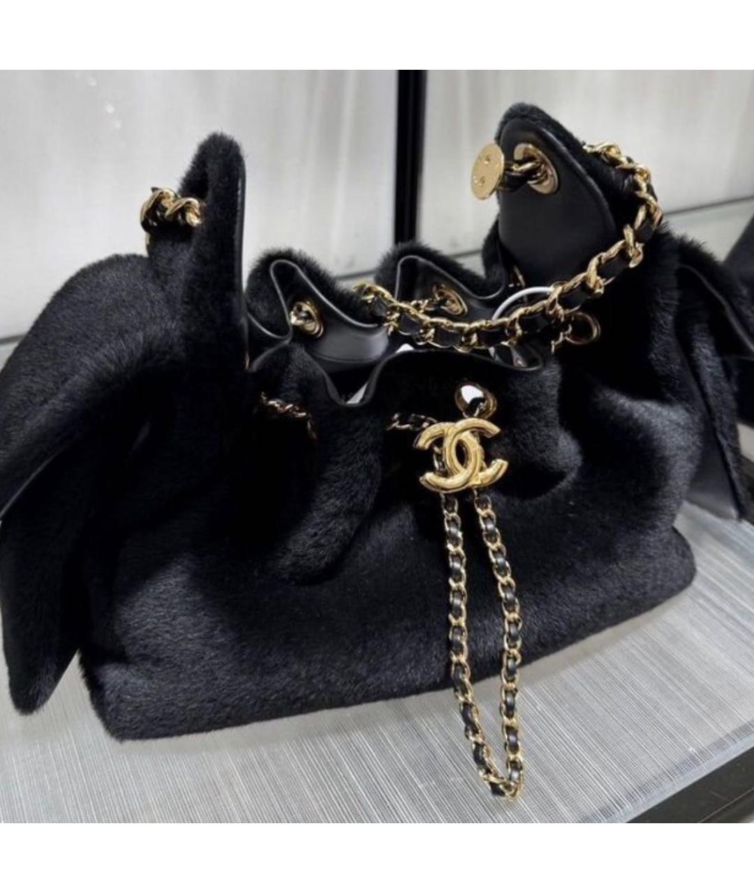 CHANEL Черная меховая сумка с короткими ручками, фото 6