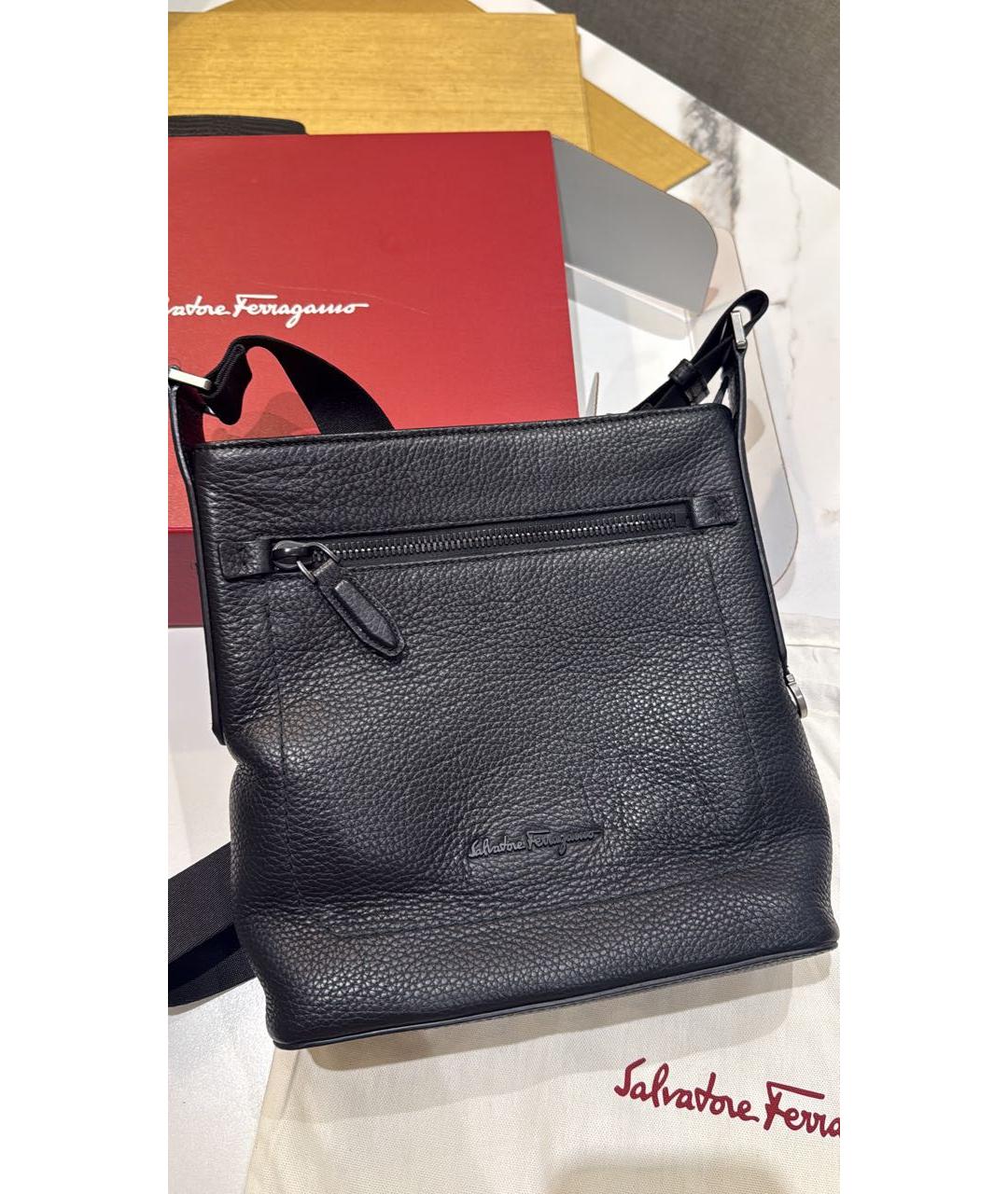 FERRAGAMO Черная кожаная сумка на плечо, фото 8