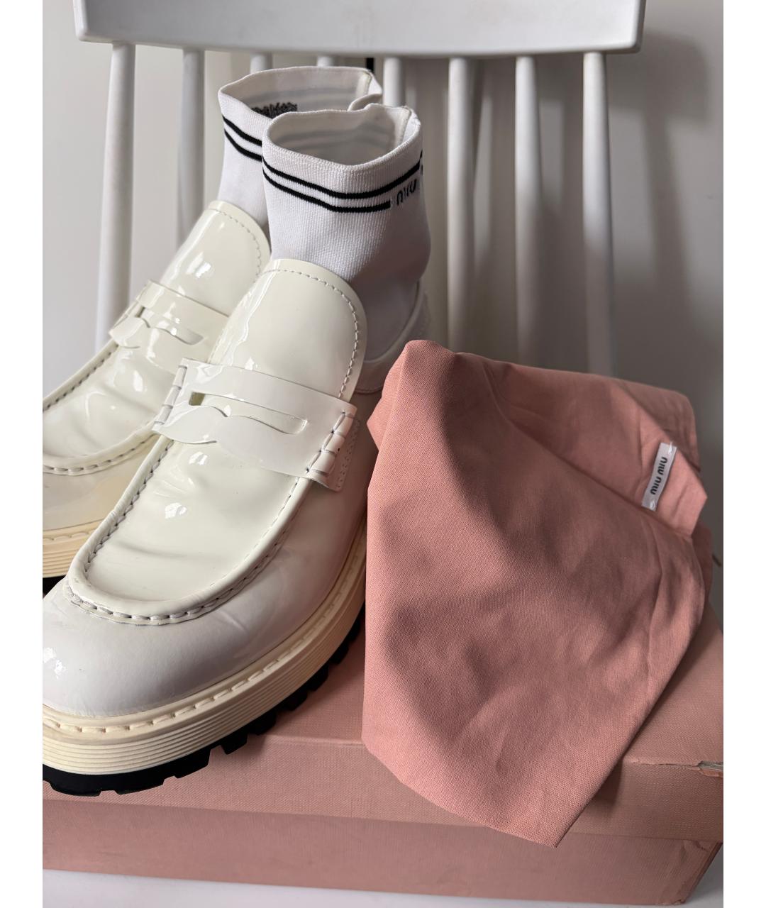 MIU MIU Белые лоферы из лакированной кожи, фото 9