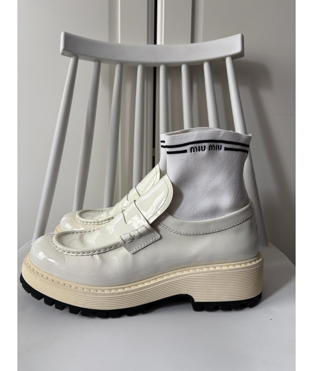 MIU MIU Белые лоферы из лакированной кожи, фото 5