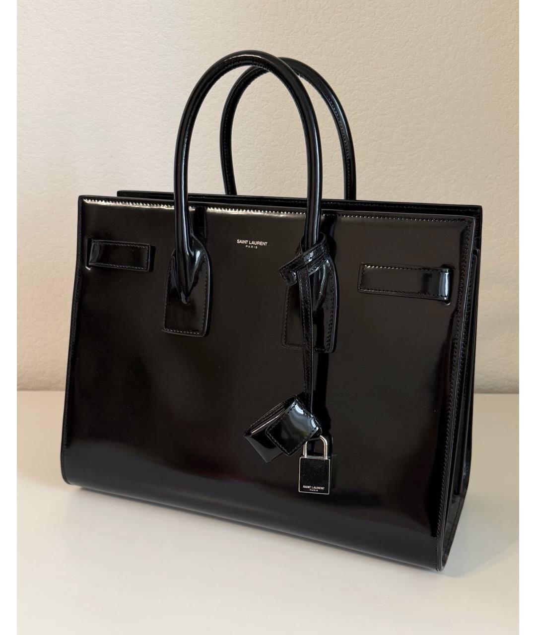 SAINT LAURENT Черная сумка через плечо из лакированной кожи, фото 2