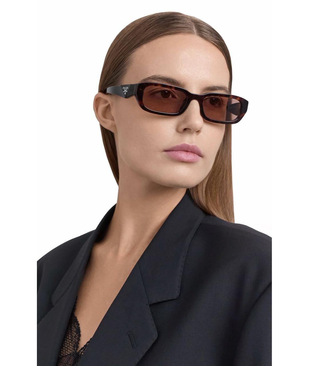 PRADA Коричневые пластиковые солнцезащитные очки, фото 2