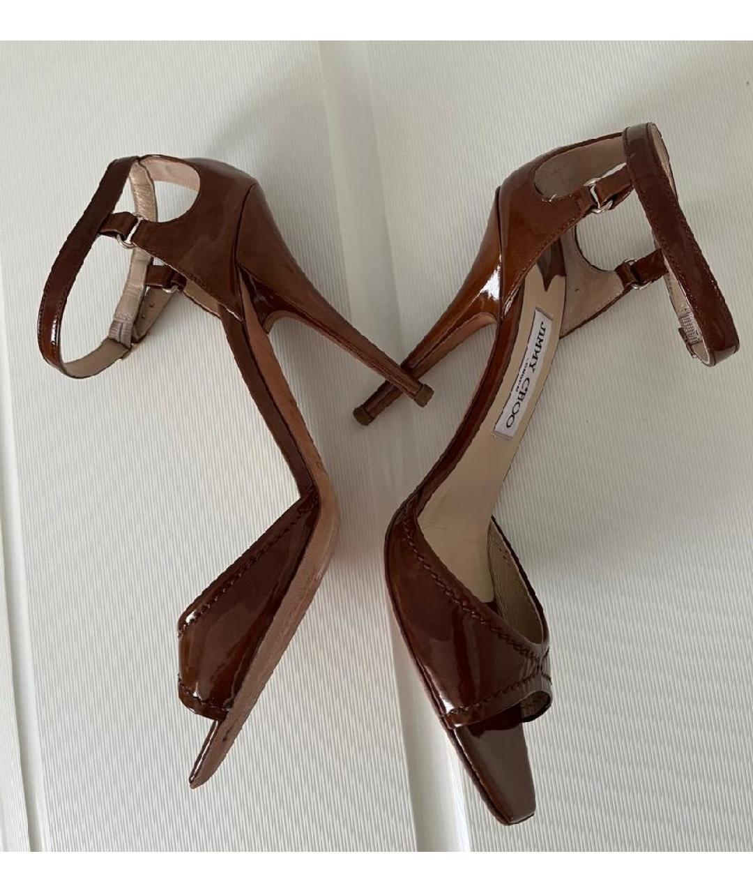 JIMMY CHOO Коричневые босоножки из лакированной кожи, фото 5