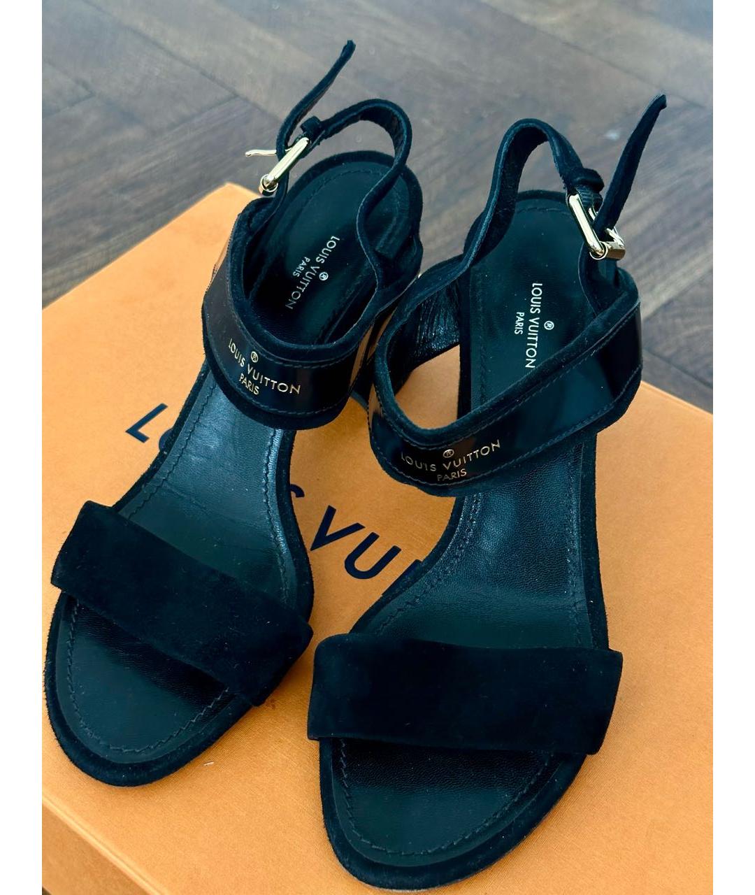 LOUIS VUITTON Черные босоножки из лакированной кожи, фото 6