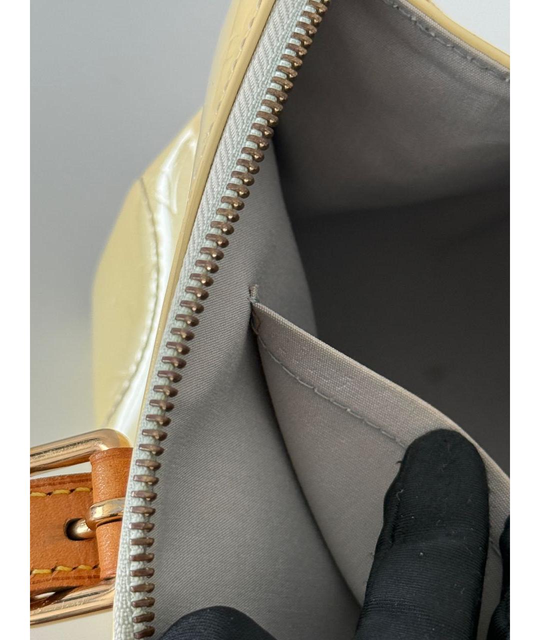 LOUIS VUITTON Бежевая сумка с короткими ручками из лакированной кожи, фото 6