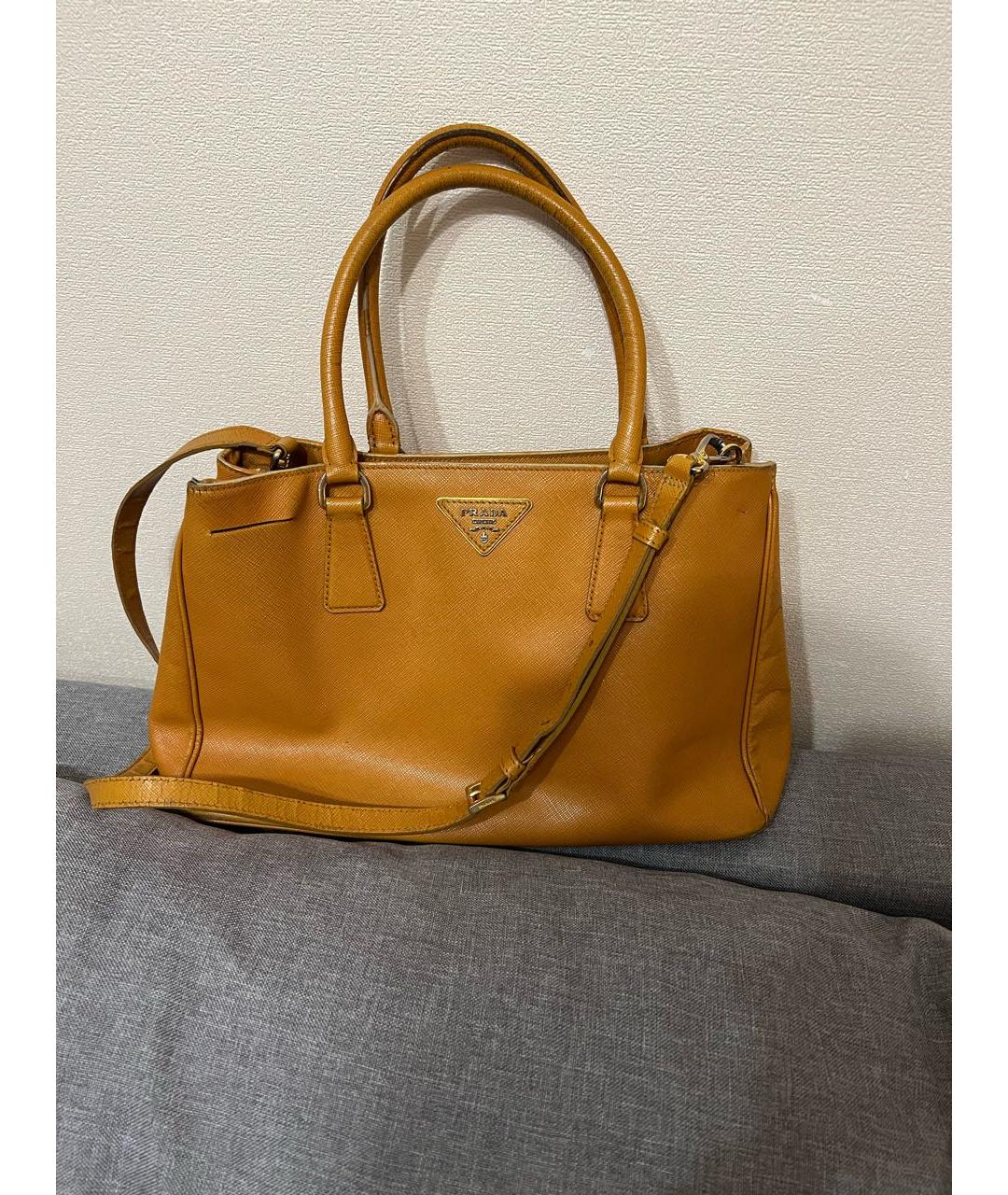 PRADA Горчичная кожаная сумка через плечо, фото 2