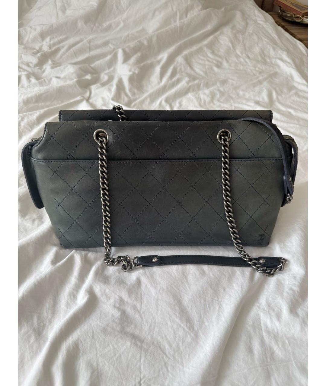 CHANEL Темно-синяя кожаная сумка через плечо, фото 3